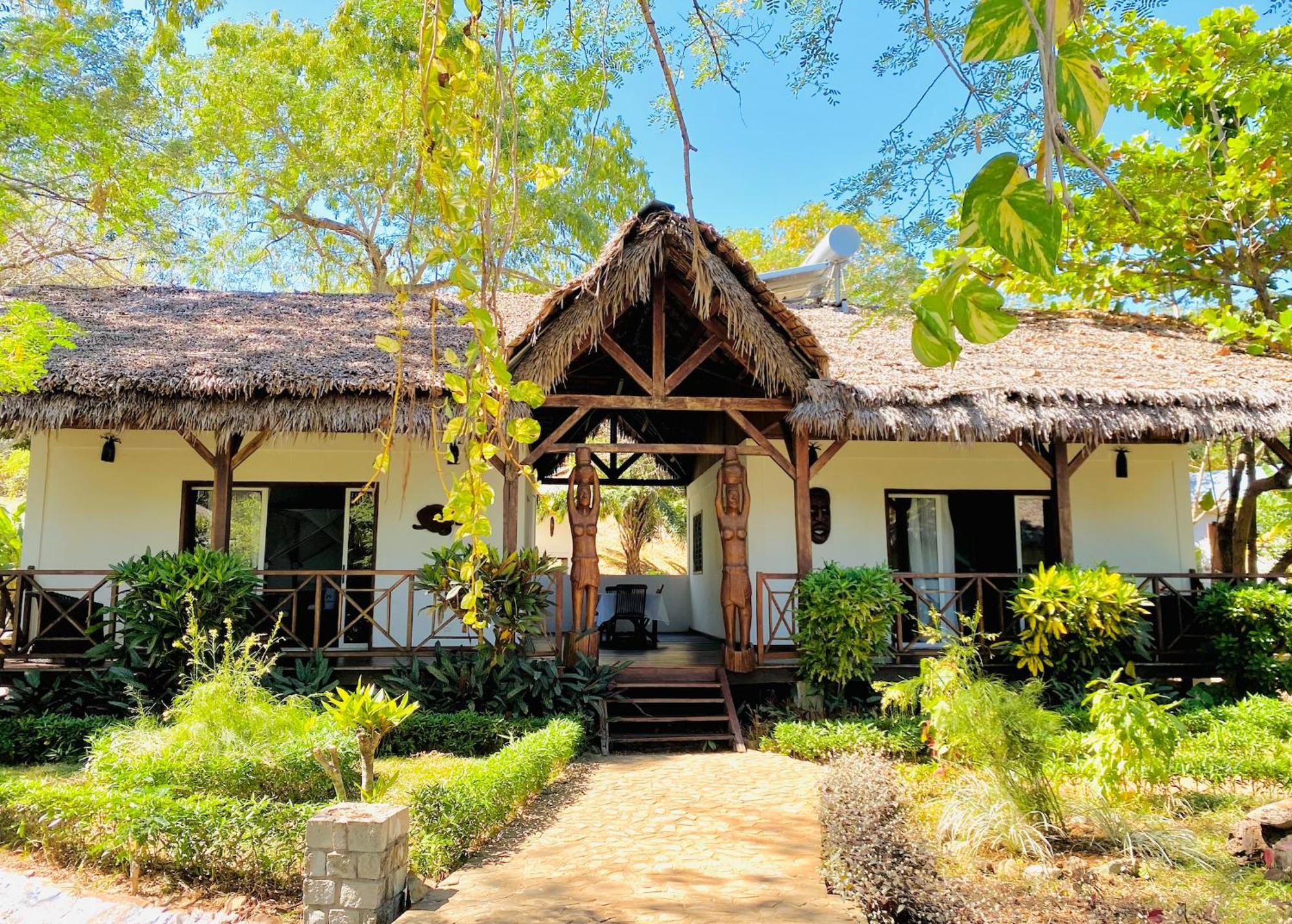 Hotel Ocean Beach Sakatia Nosy Be Exterior photo