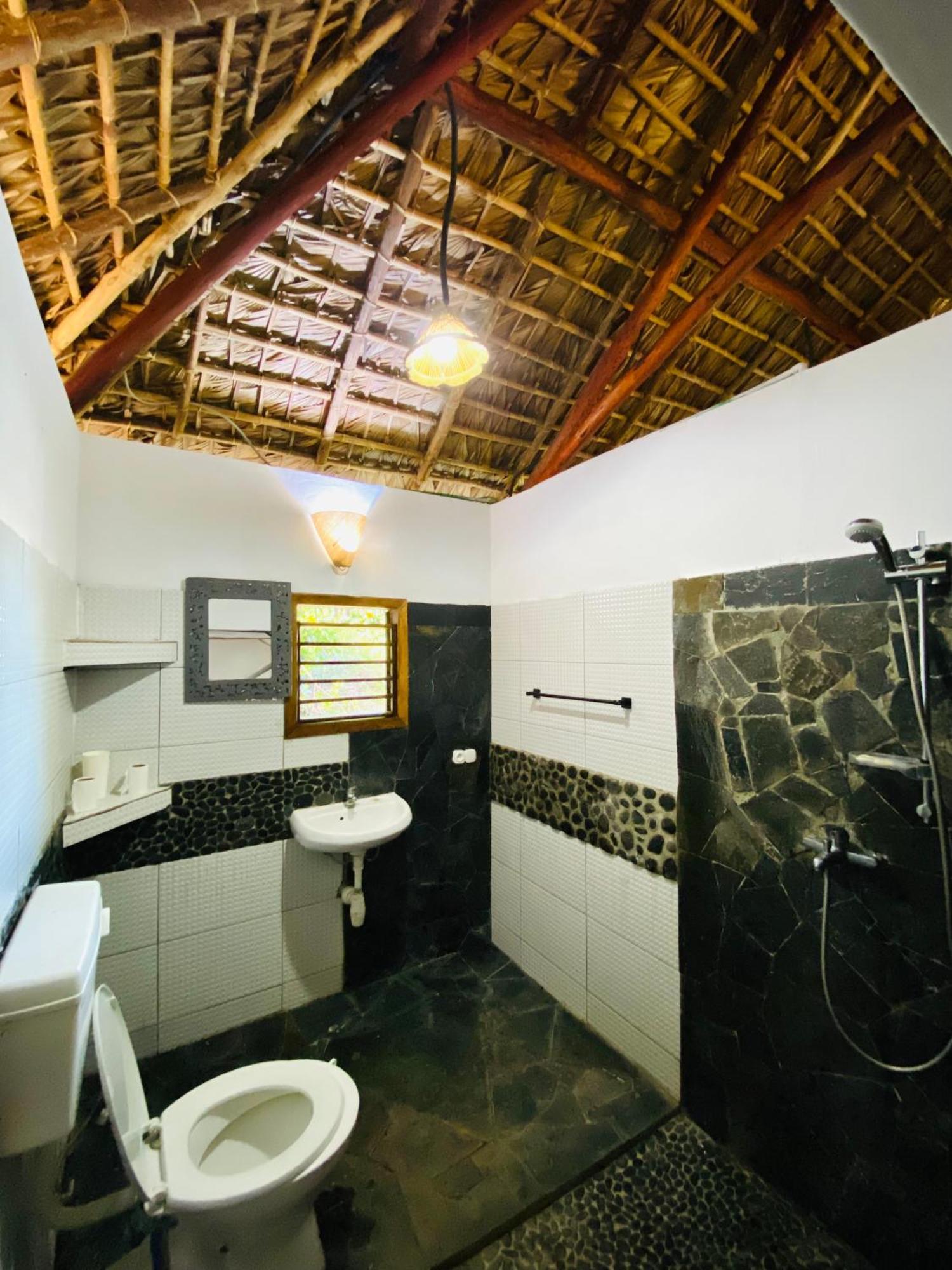 Hotel Ocean Beach Sakatia Nosy Be Exterior photo