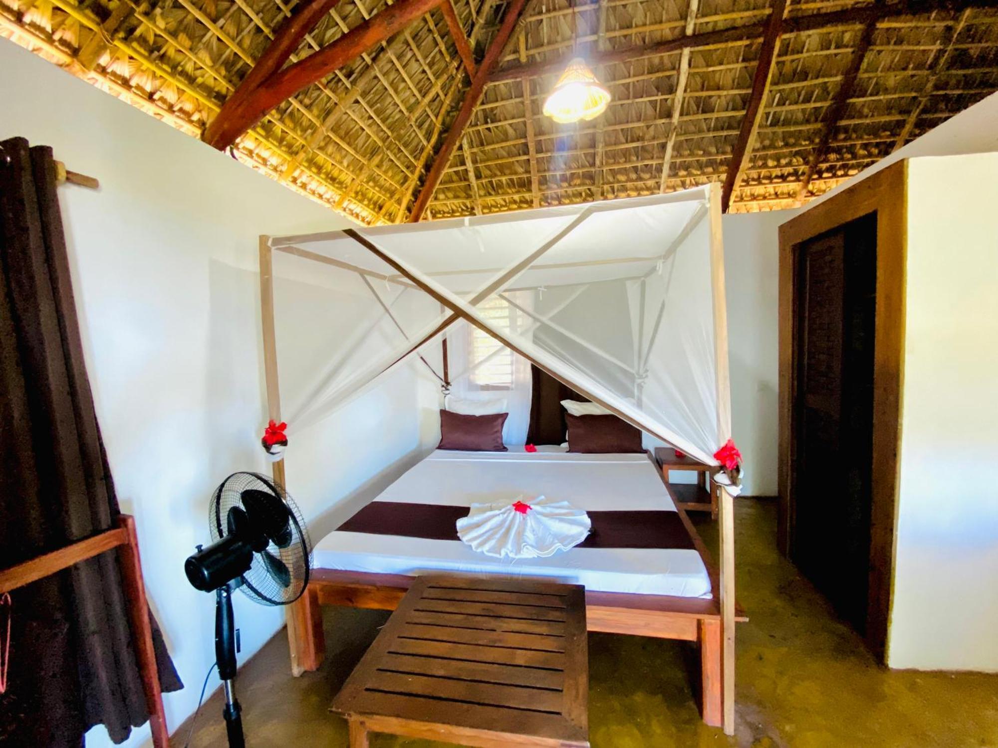 Hotel Ocean Beach Sakatia Nosy Be Exterior photo