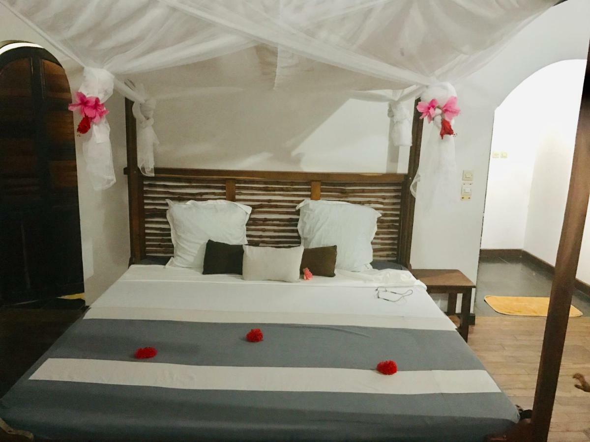 Hotel Ocean Beach Sakatia Nosy Be Exterior photo